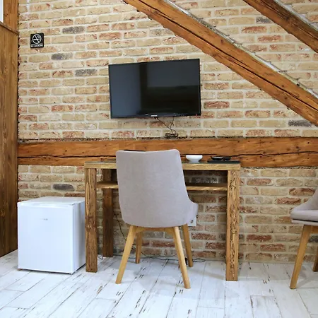 Konukevi Pri Mlyne 3*